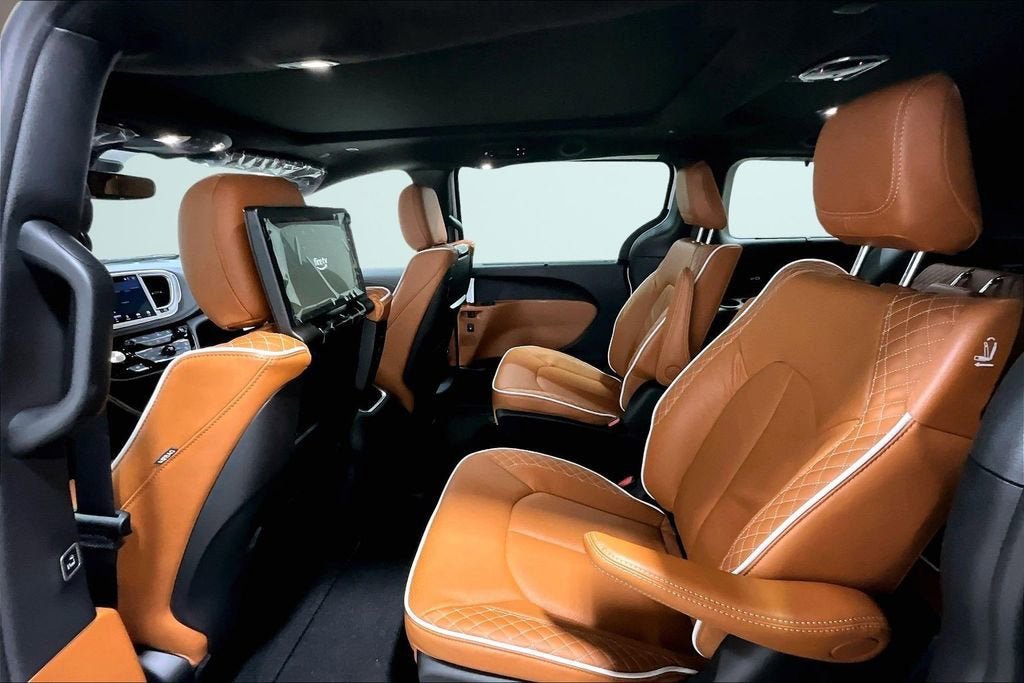New 2026 Chrysler Pacifica Pinnacle image 11
