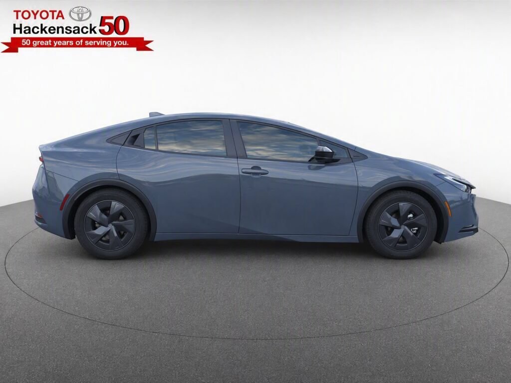 Used 2025 Toyota Prius LE FWD image 8