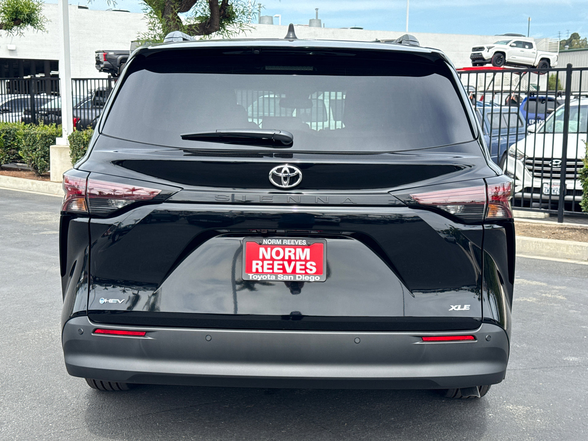 Used 2026 Toyota Sienna XLE FWD image 8