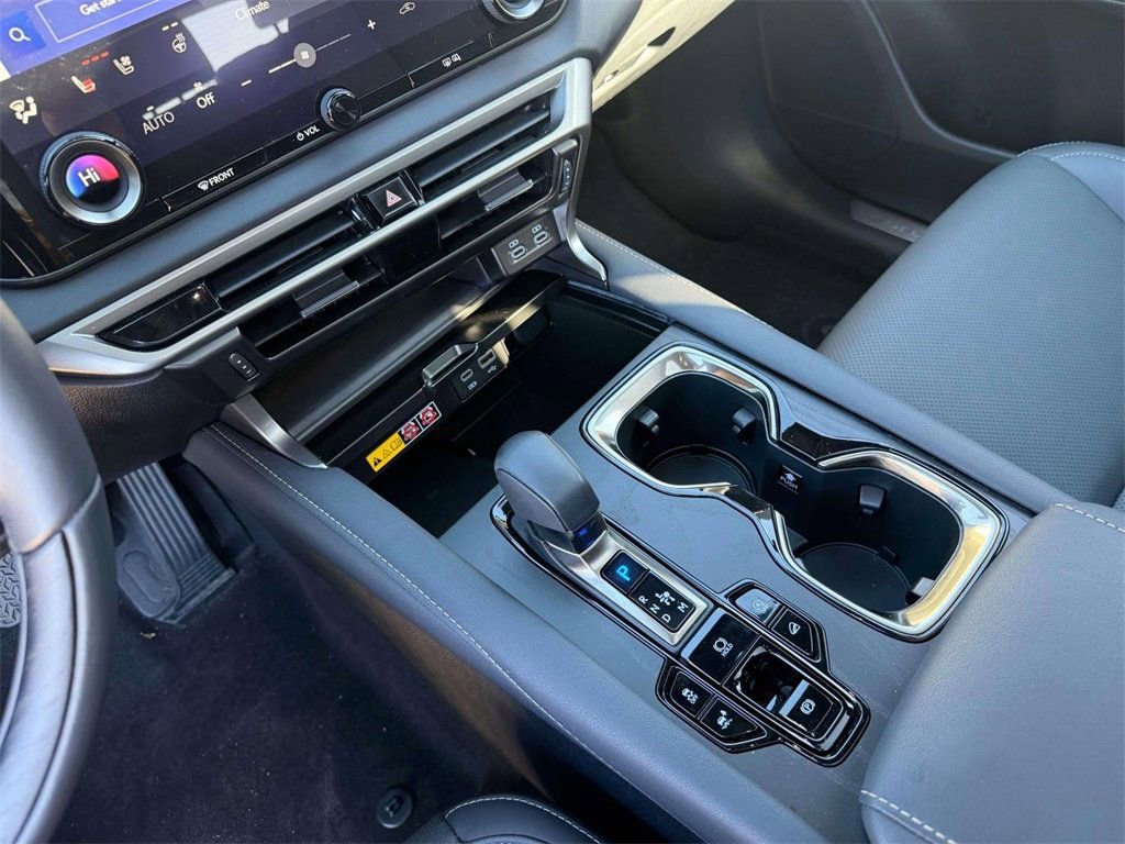 Used 2025 Lexus RX 350 Premium w/ Accessory Package AWD/4WD image 17