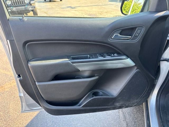 Used 2017 Chevrolet Colorado LT w/ LT Convenience Package RWD image 8