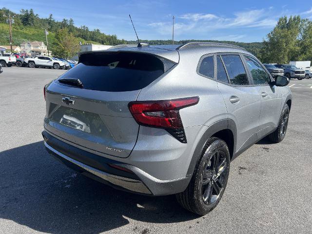 Used 2025 Chevrolet Trax ACTIV w/ Sunroof Package FWD image 5