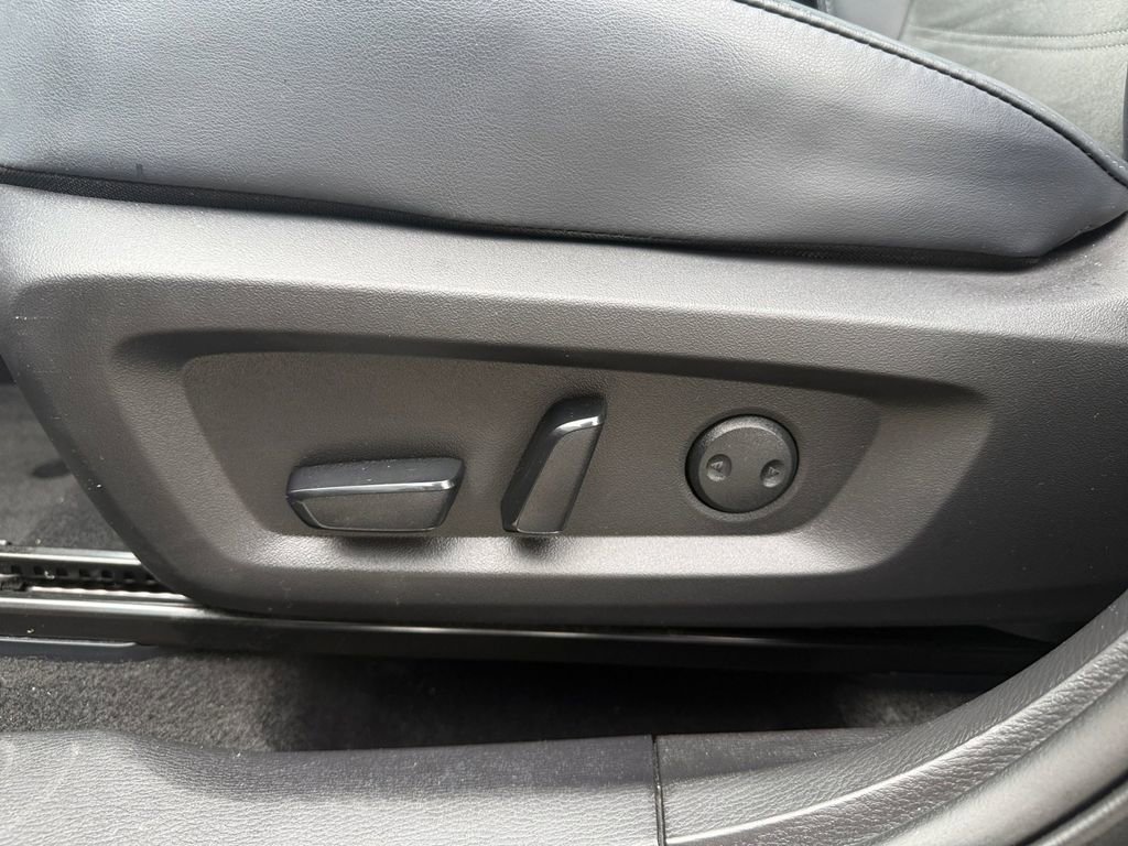 Used 2024 Mitsubishi Outlander SE Black Edition image 13