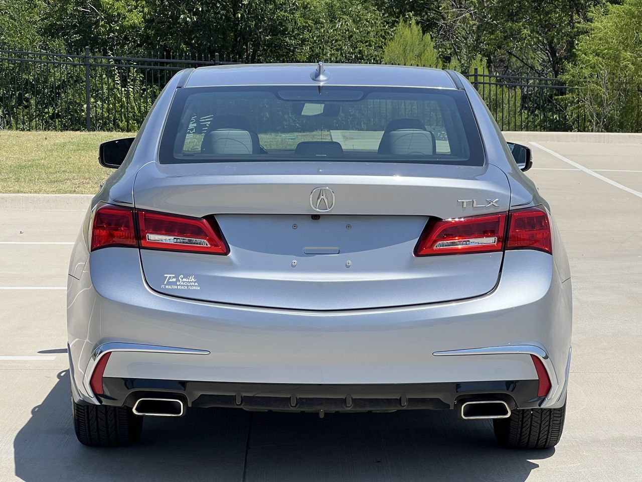 Used 2018 Acura TLX V6 w/ Technology Package FWD image 4