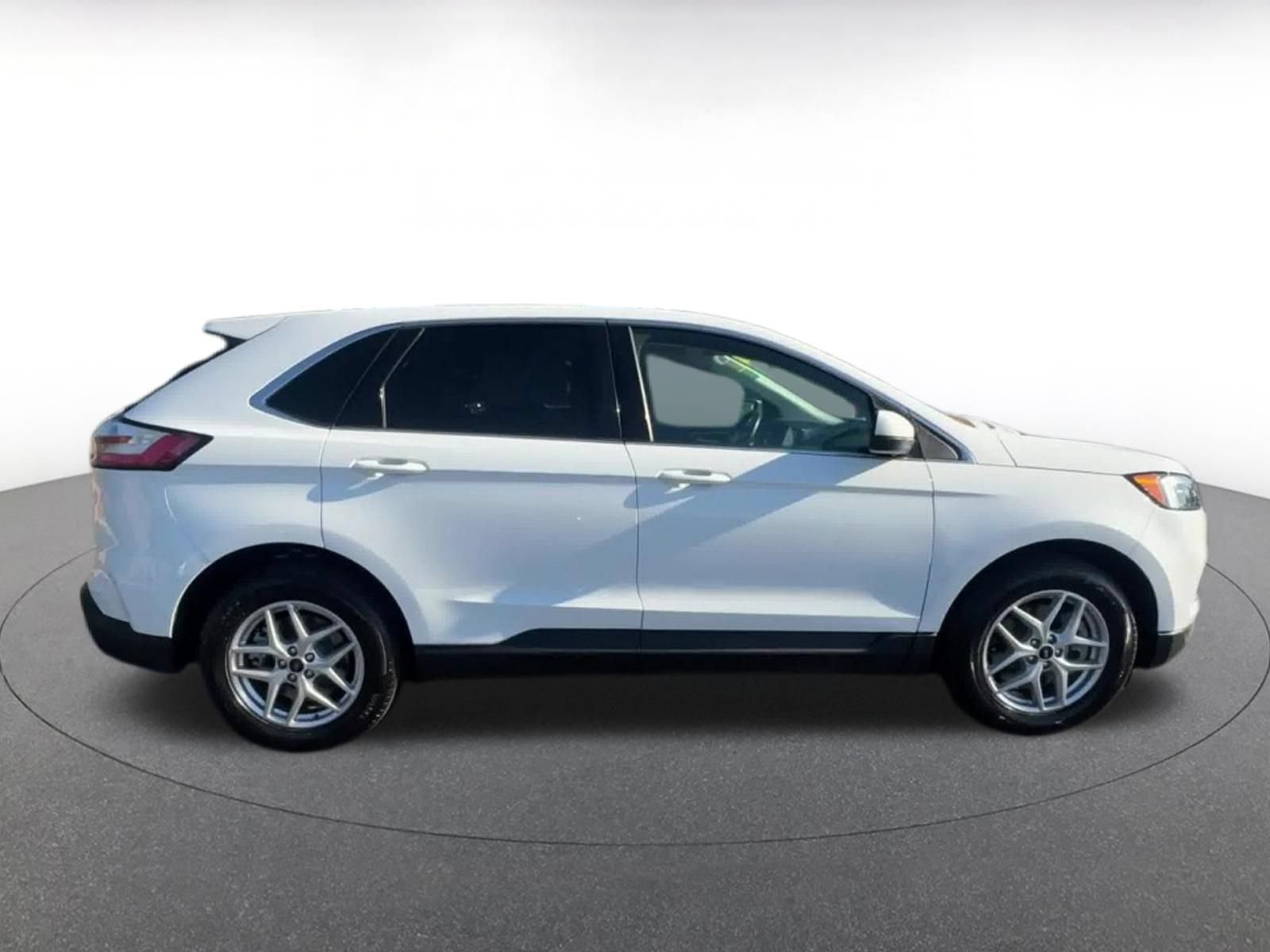 Used 2024 Ford Edge SEL AWD/4WD image 16