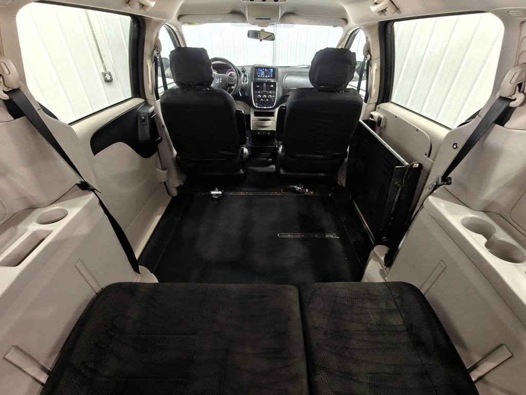 Used 2012 Dodge Grand Caravan SXT FWD image 29