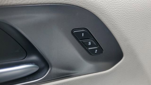 Certified 2024 Chrysler Pacifica Touring-L image 6