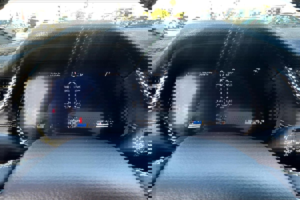 Used 2024 Jeep Grand Cherokee L Laredo image 16