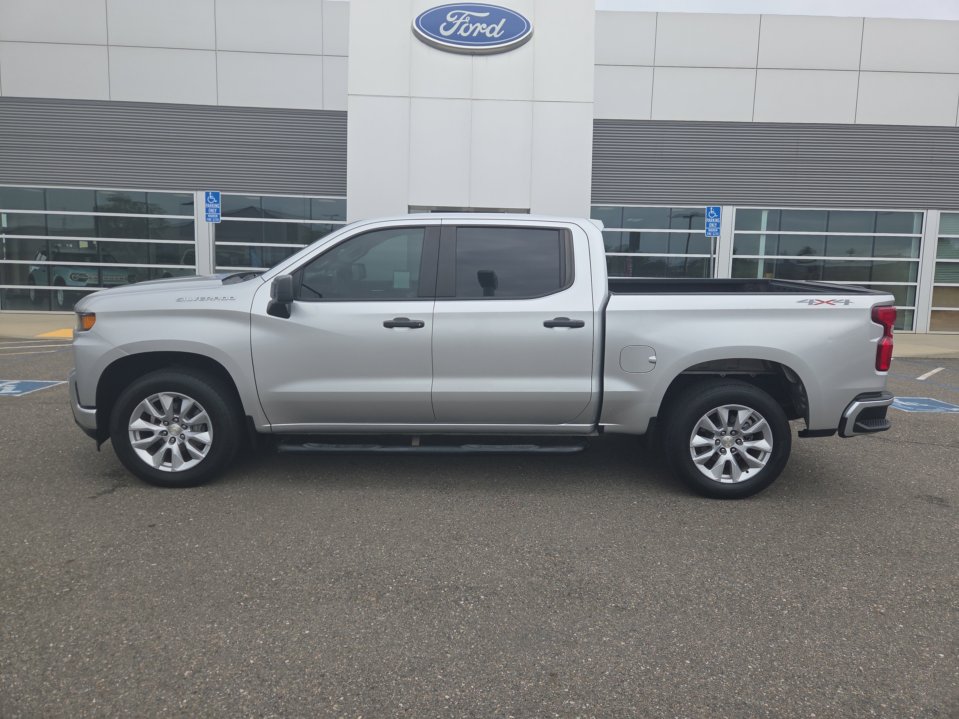 Used 2019 Chevrolet Silverado 1500 Custom w/ Trailering Package AWD/4WD image 2