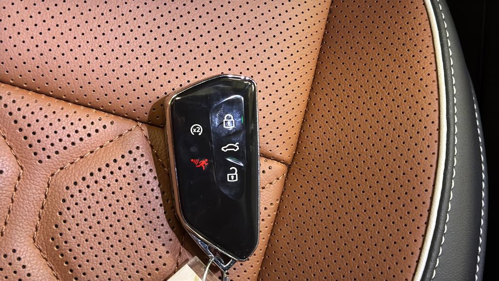 Used 2026 Volkswagen Tiguan SEL R-Line AWD/4WD image 42