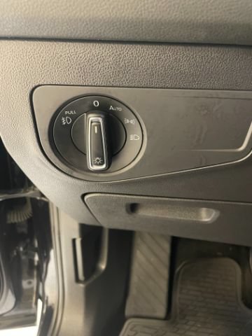 Used 2020 Volkswagen Tiguan SEL FWD image 19