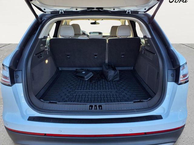 Used 2023 Lincoln Nautilus Reserve image 10