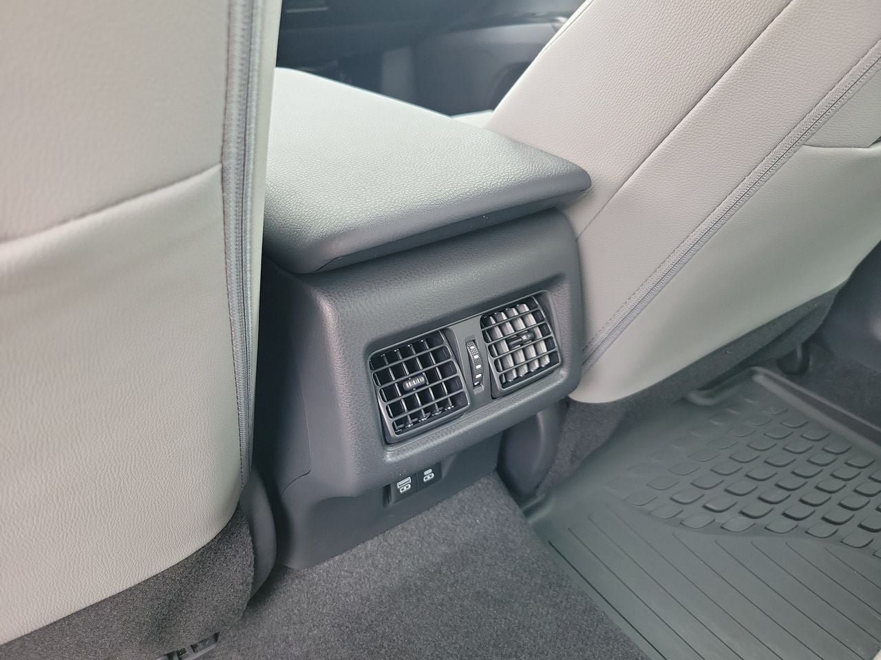 Used 2026 Toyota Camry SE FWD image 12
