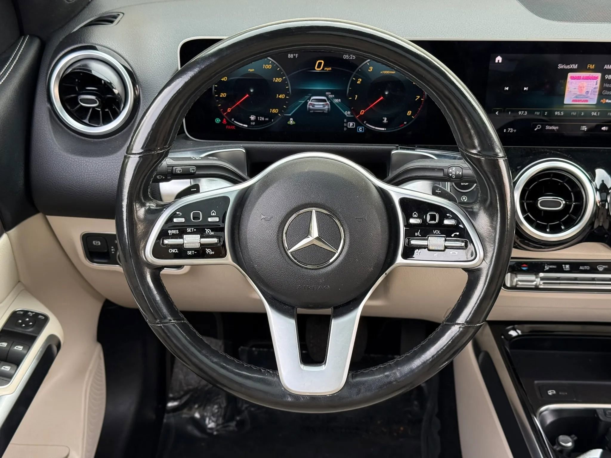 Used 2021 Mercedes-Benz GLB 250 4MATIC w/ Premium Package image 17