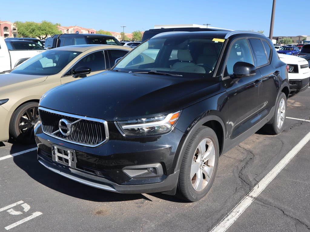 Used 2021 Volvo XC40 T5 Momentum w/ Premium Package AWD/4WD image 2
