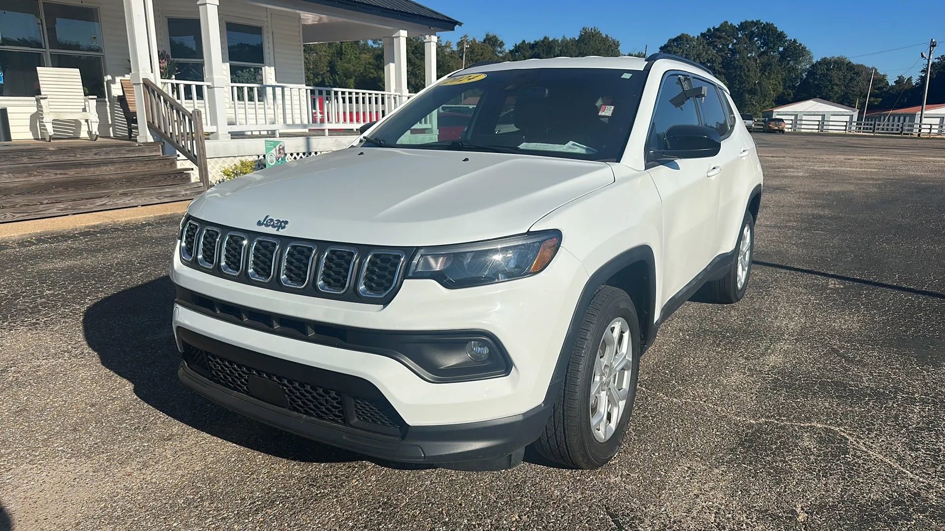 Used 2024 Jeep Compass Latitude image 1