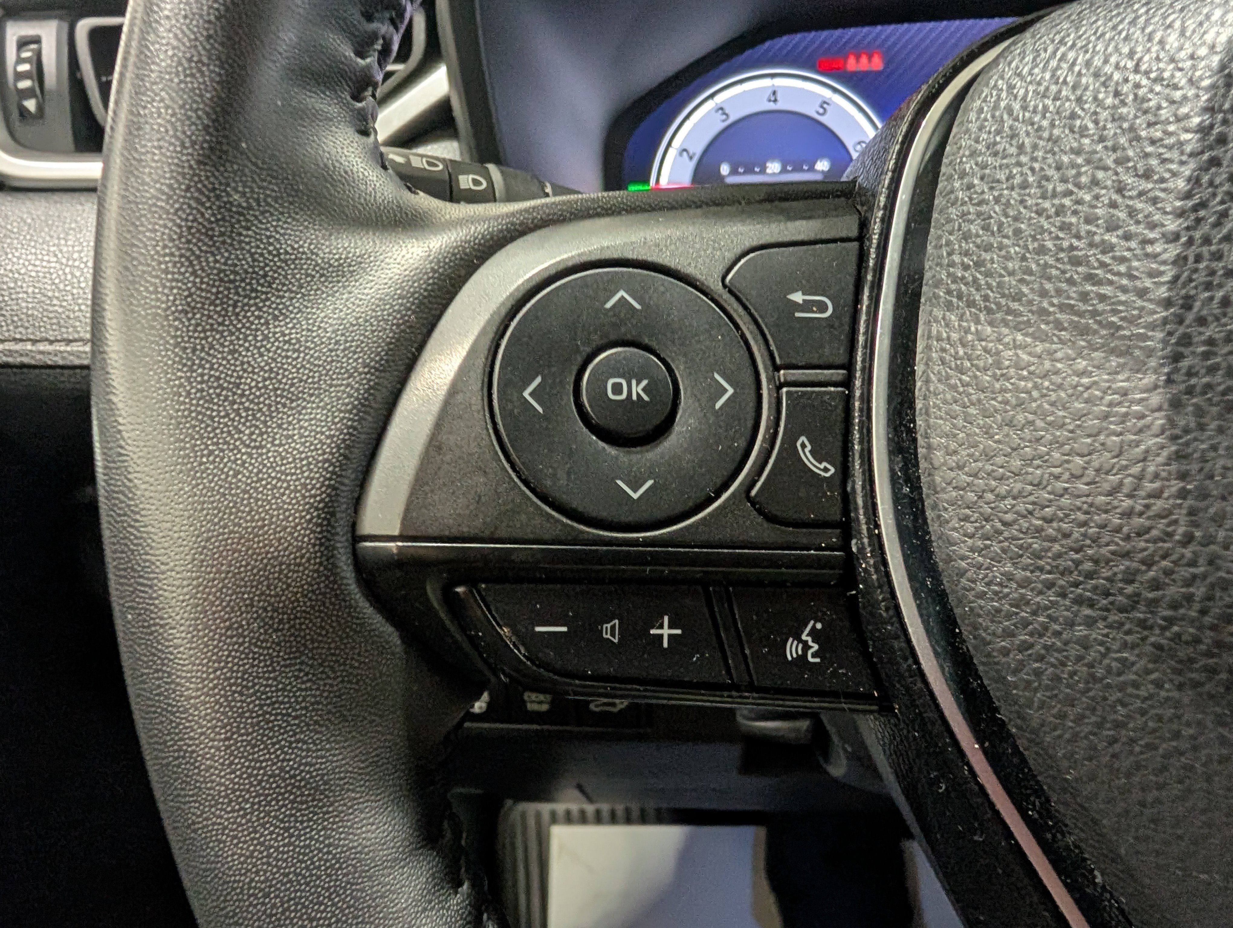 Used 2023 Toyota RAV4 Limited AWD/4WD image 20