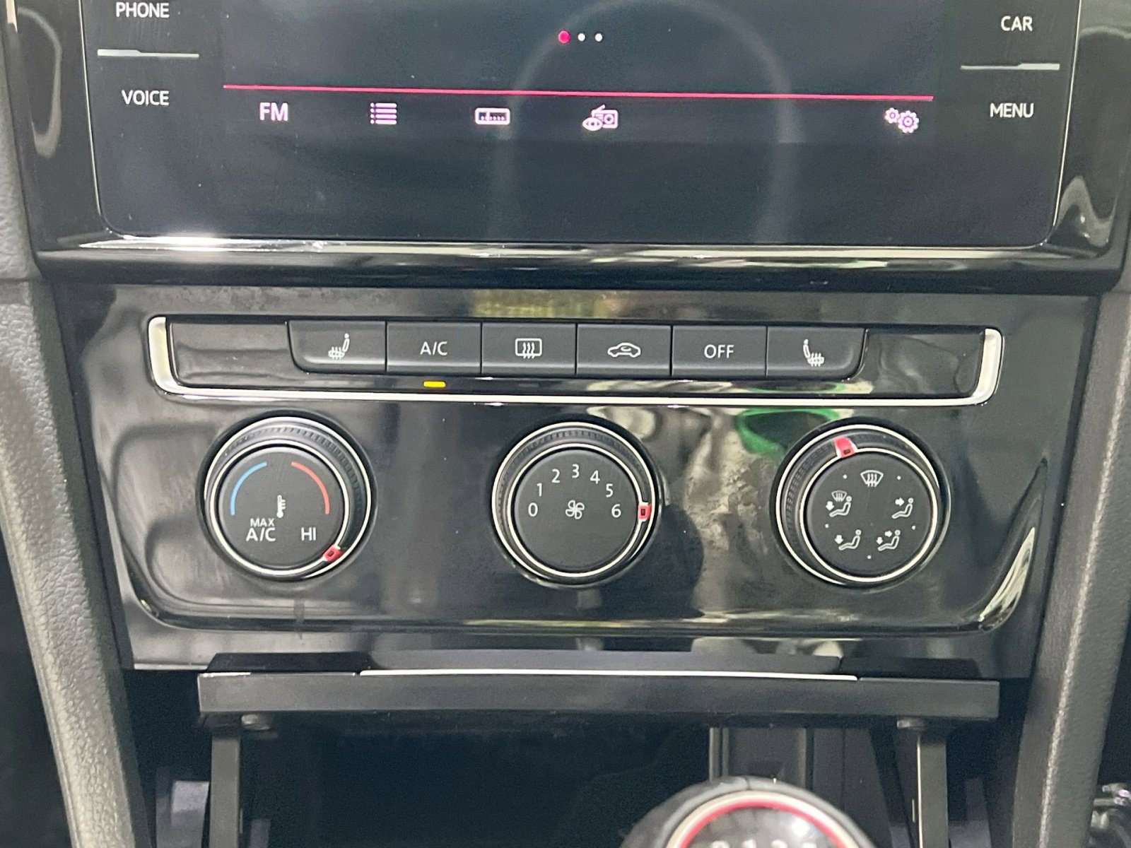 Used 2019 Volkswagen GTI SE image 19