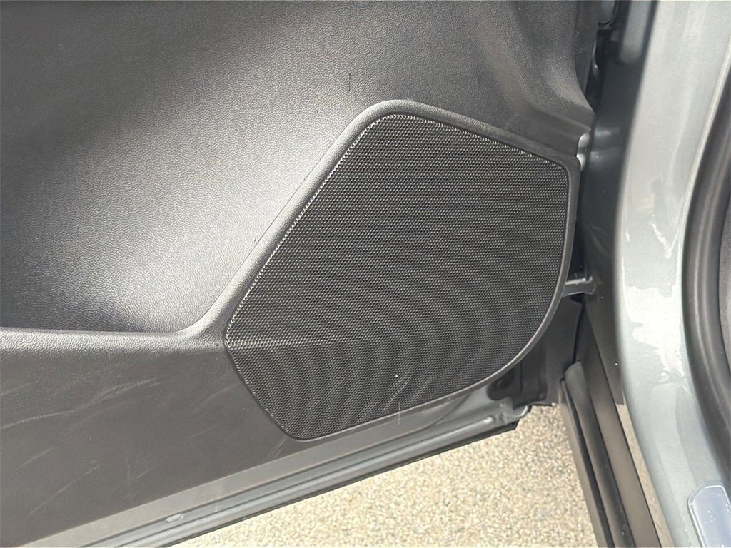 Certified 2023 Cadillac XT4 Luxury w/ Cold Weather Package image 20