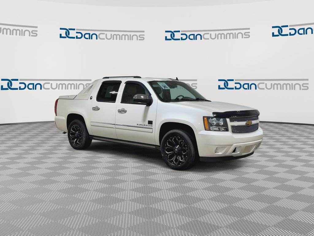 Used 2013 Chevrolet Avalanche LTZ AWD/4WD image 2