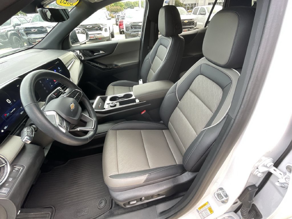Used 2026 Chevrolet Equinox LT w/ Convenience Package II FWD image 19