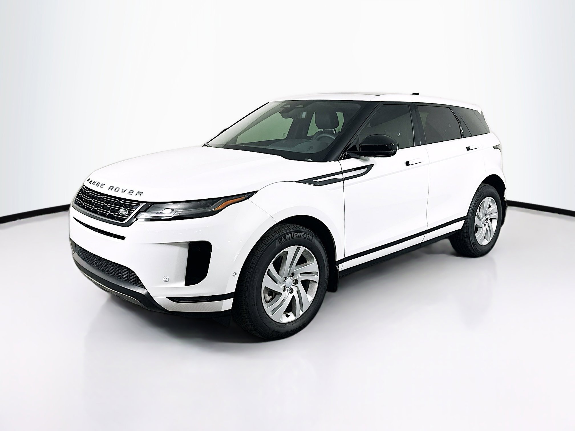 Used 2025 Land Rover Range Rover Evoque S image 3