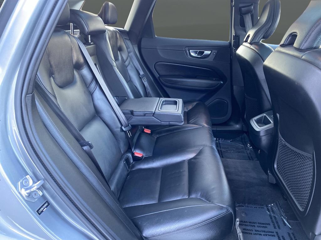 Used 2019 Volvo XC60 T5 Momentum w/ Premium Package image 41