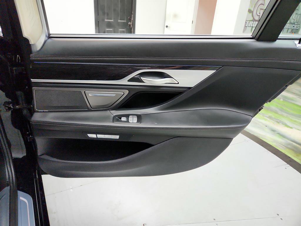 Used 2017 BMW 740i RWD image 31