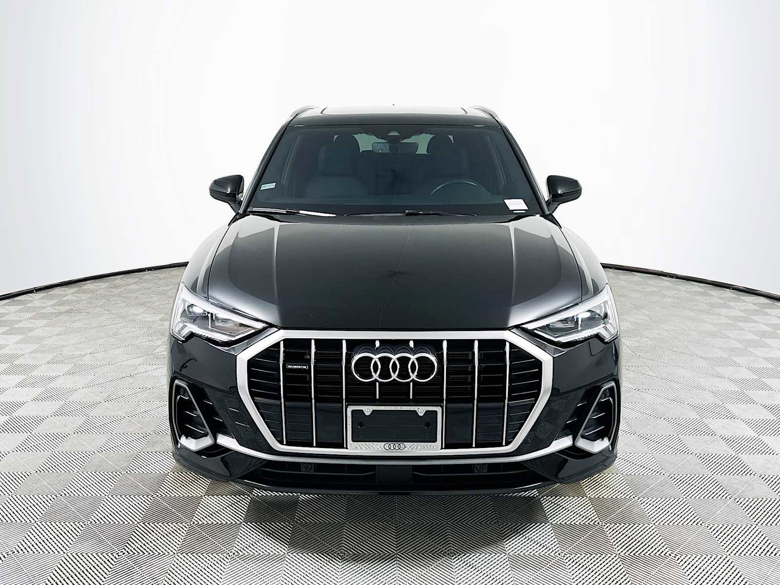 Used 2024 Audi Q3 2.0T Premium w/ Convenience Package image 2