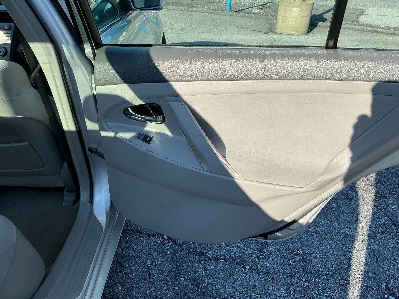 Used 2011 Toyota Camry LE FWD image 21