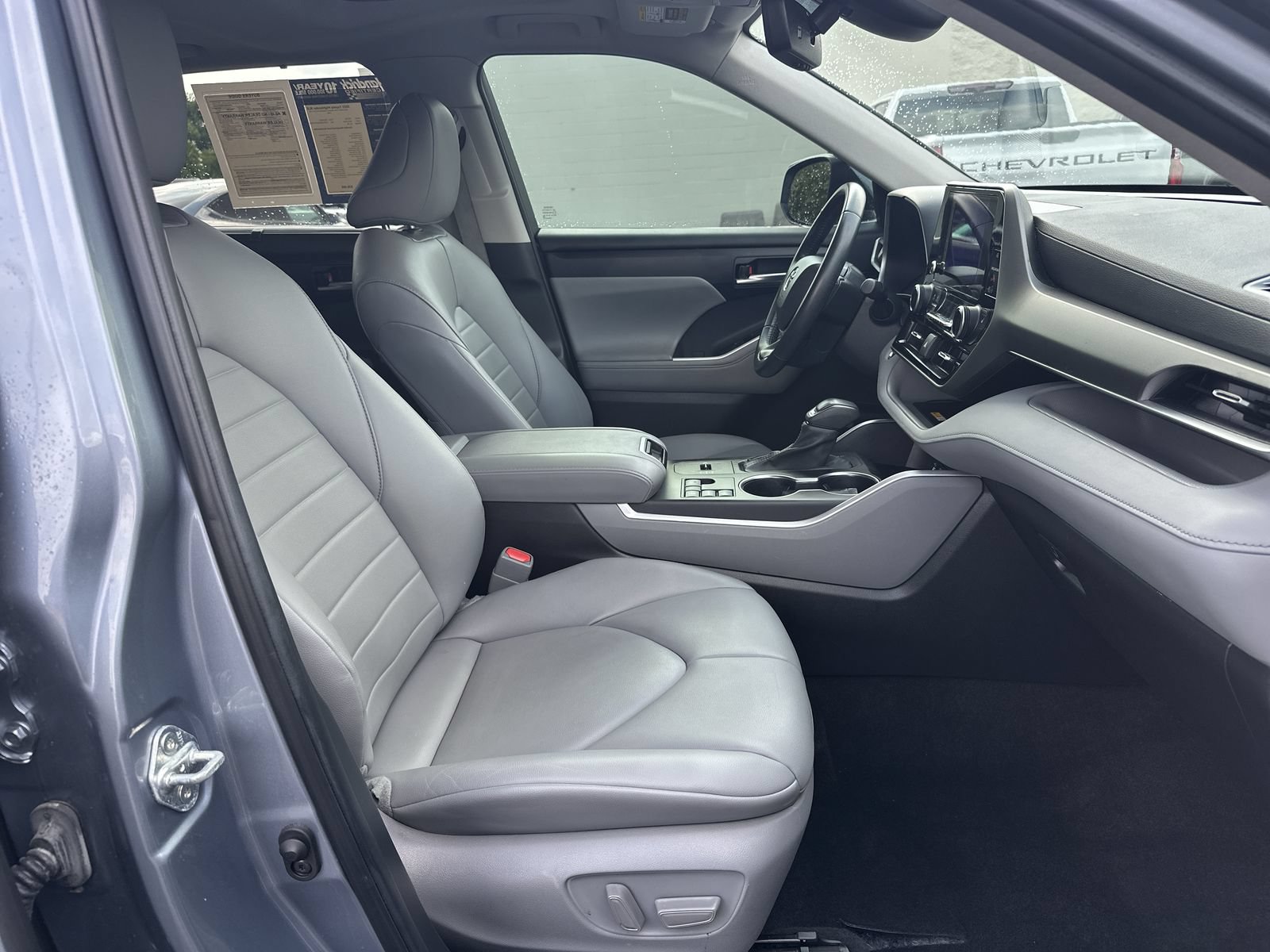 Used 2023 Toyota Highlander XLE FWD image 22