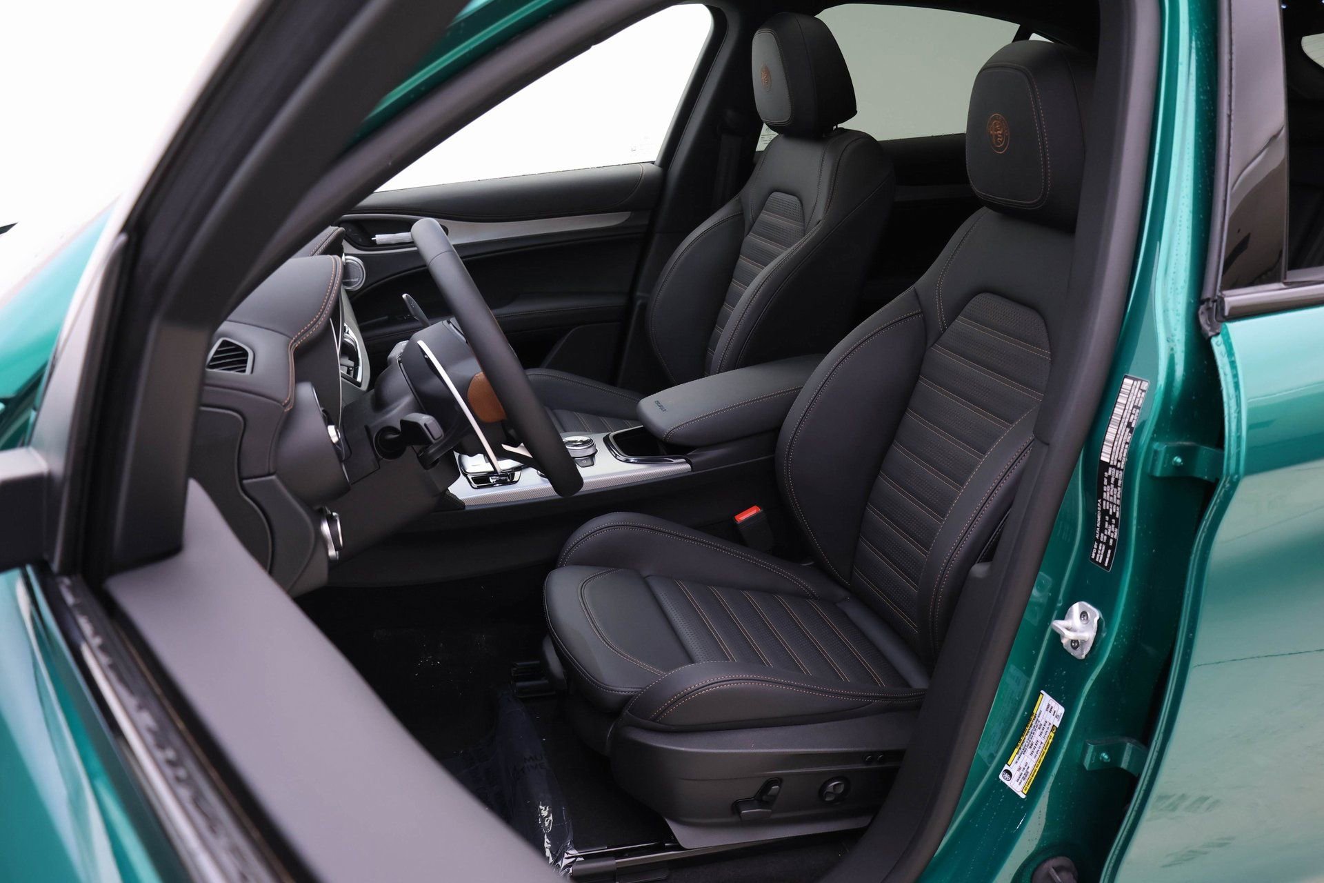 New 2025 Alfa Romeo Stelvio Sprint AWD/4WD image 7