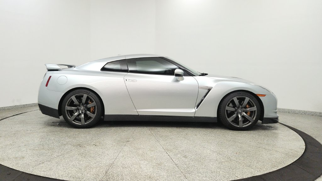 Used 2009 Nissan GT-R Premium AWD/4WD image 6