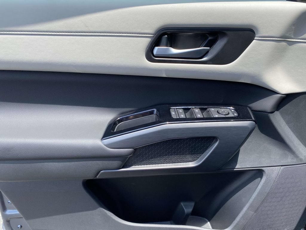 New 2026 Nissan Pathfinder SL FWD image 14