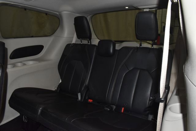 Certified 2020 Chrysler Pacifica Touring-L image 39