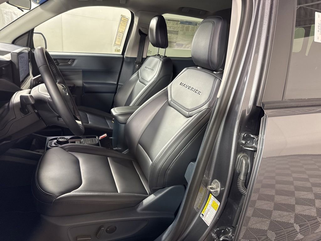 New 2025 Ford Maverick Lariat w/ Black Appearance Package image 17