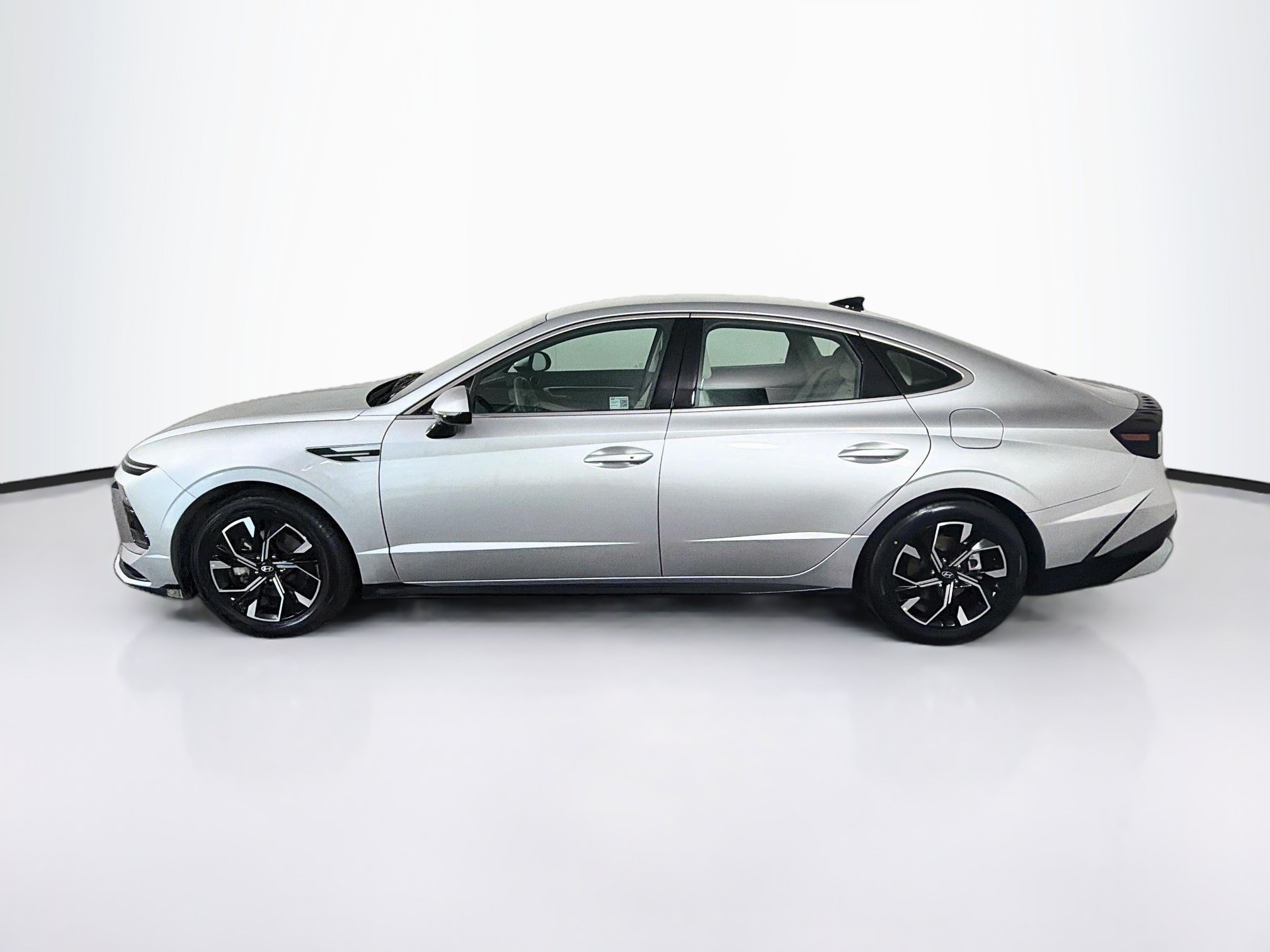 Used 2025 Hyundai Sonata SEL FWD image 4