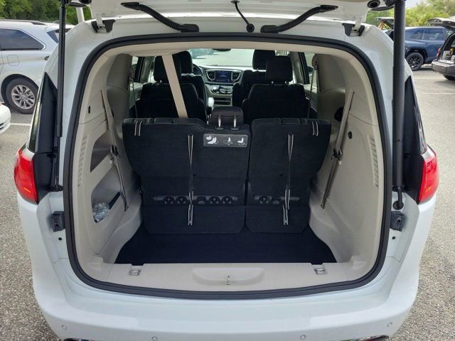 Used 2020 Chrysler Pacifica Touring-L Plus w/ Advanced Safetytec Group image 19