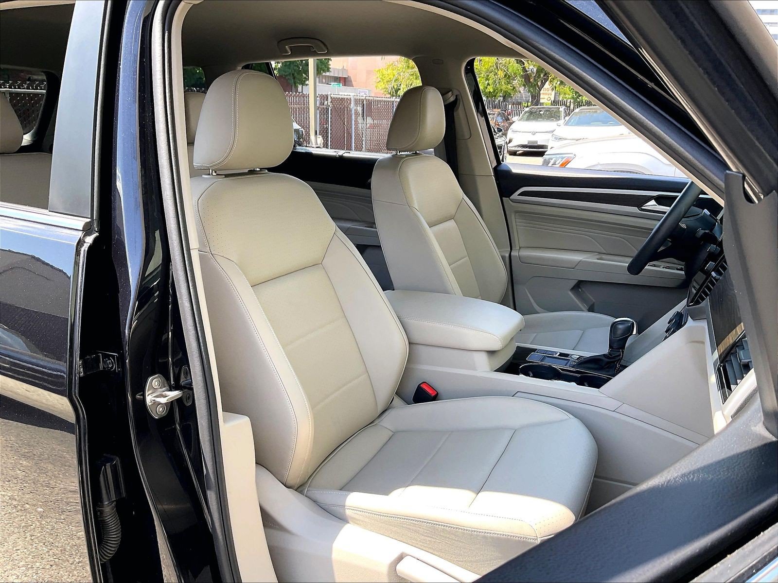 Certified 2023 Volkswagen Atlas SE FWD image 6