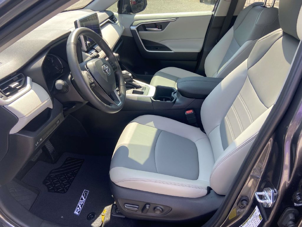 Used 2025 Toyota RAV4 XLE Premium FWD image 16