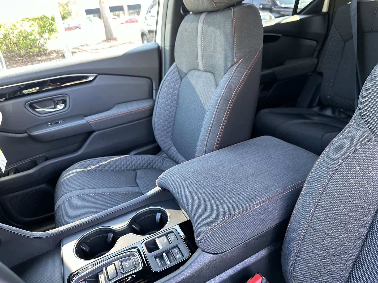 Used 2023 Honda Pilot Sport image 12