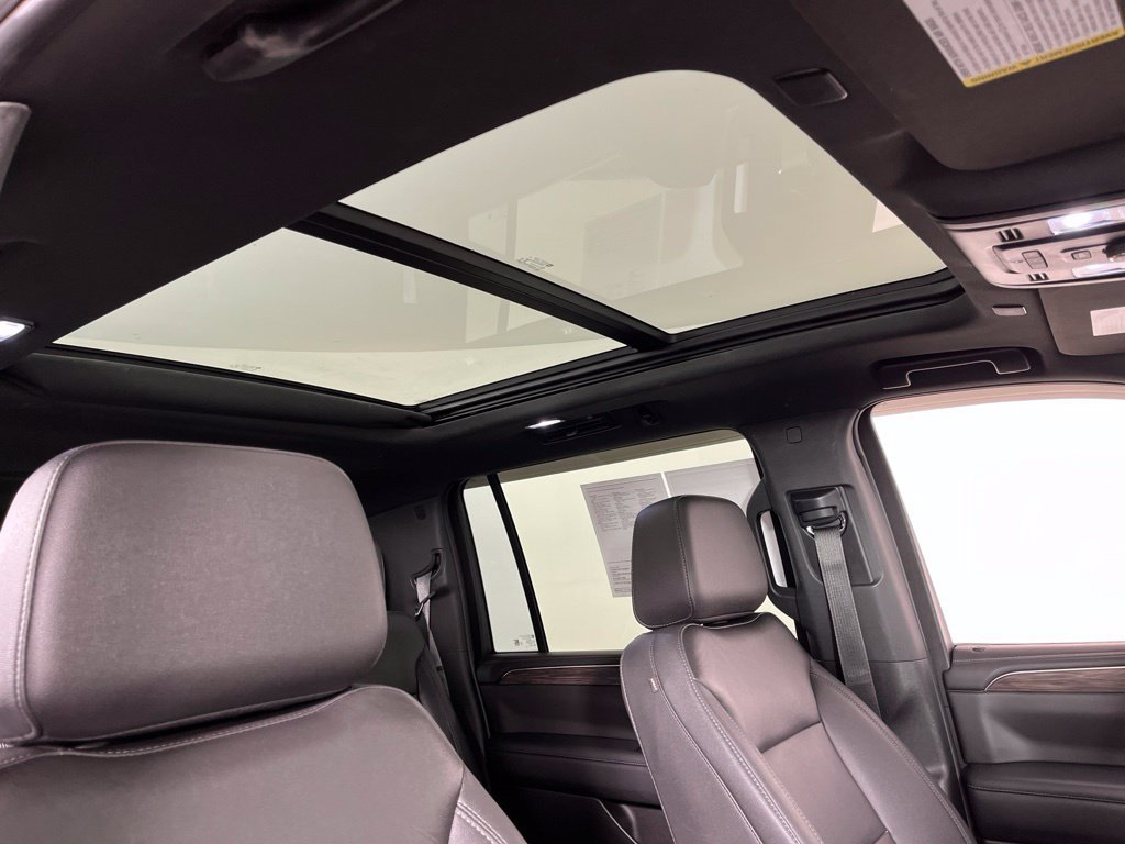 Used 2022 Chevrolet Suburban Z71 AWD/4WD image 3