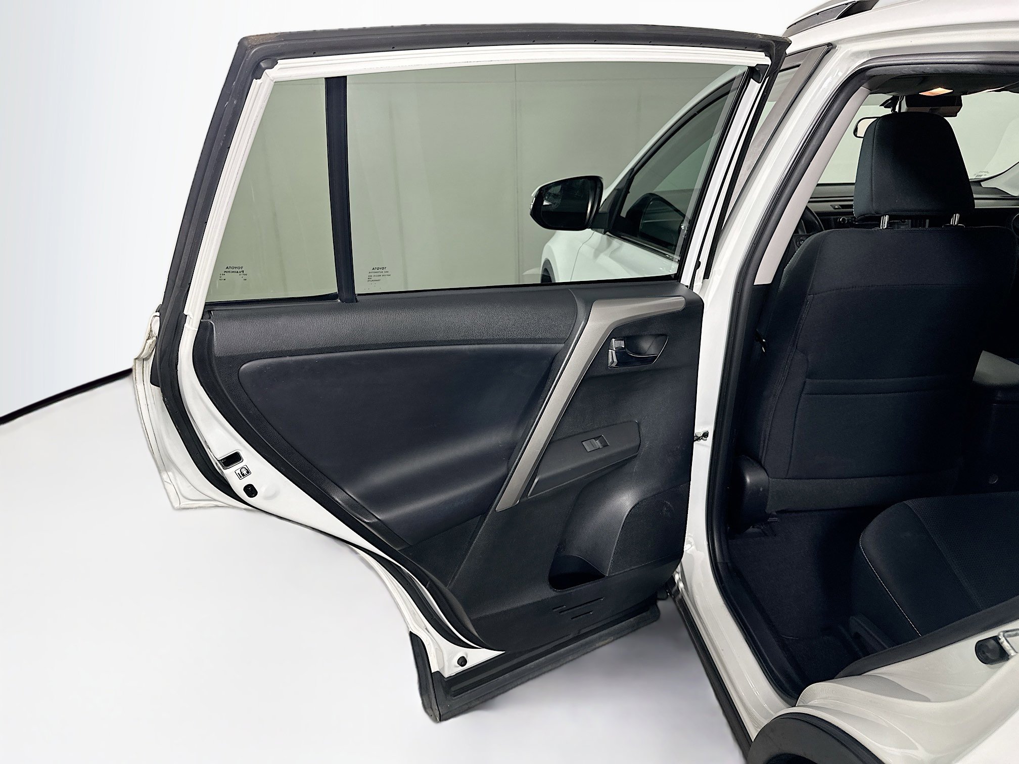 Used 2016 Toyota RAV4 XLE image 25