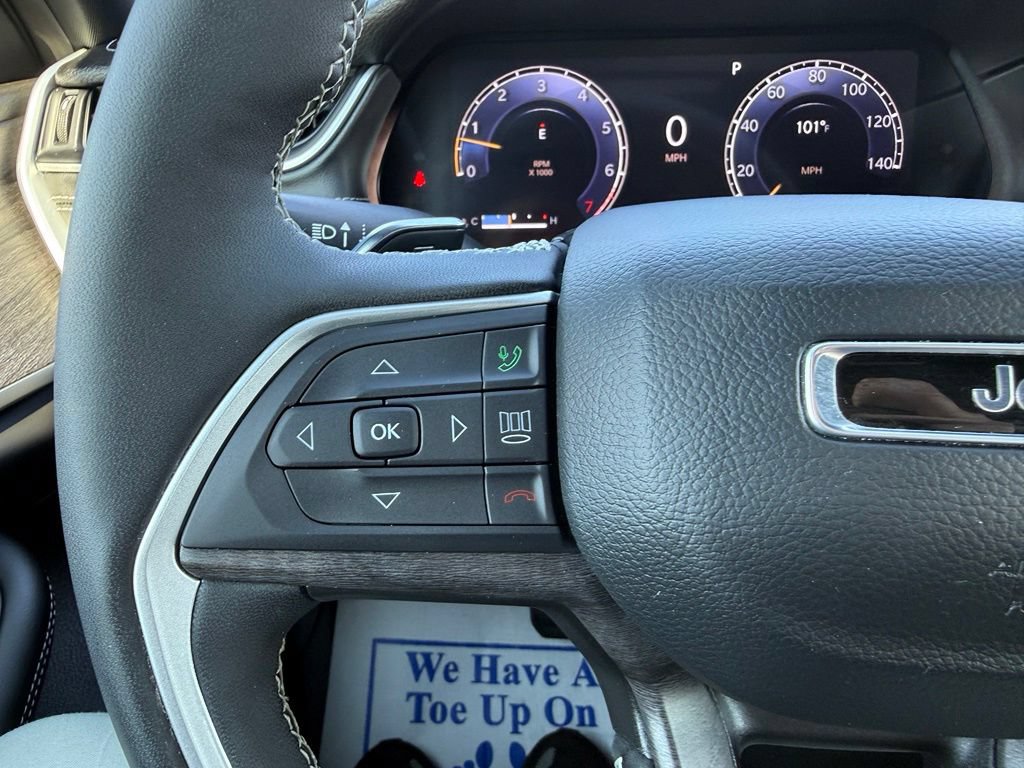 Used 2025 Jeep Grand Cherokee Limited RWD image 18