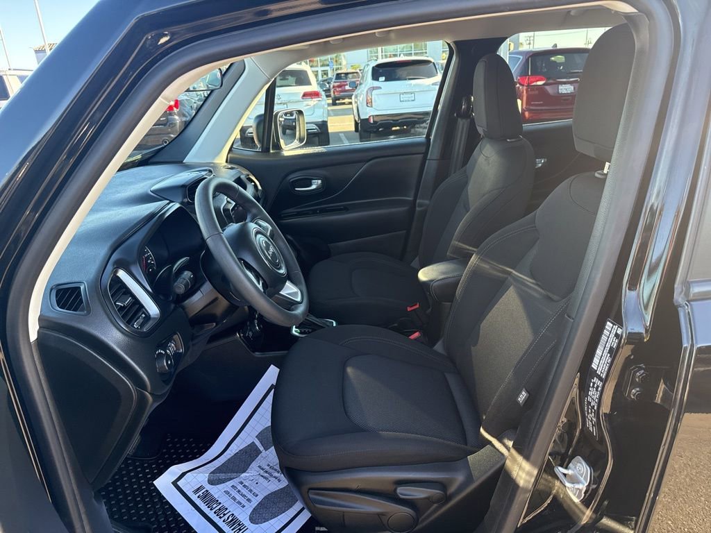 Used 2023 Jeep Renegade Latitude w/ Sun & Fun Group AWD/4WD image 21