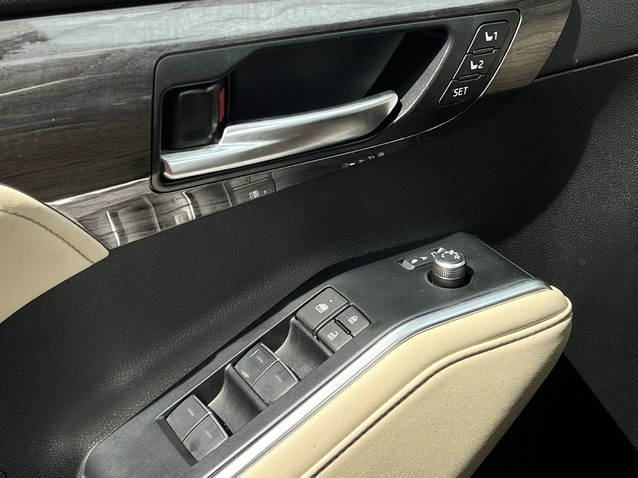 Used 2024 Toyota Highlander Limited image 21