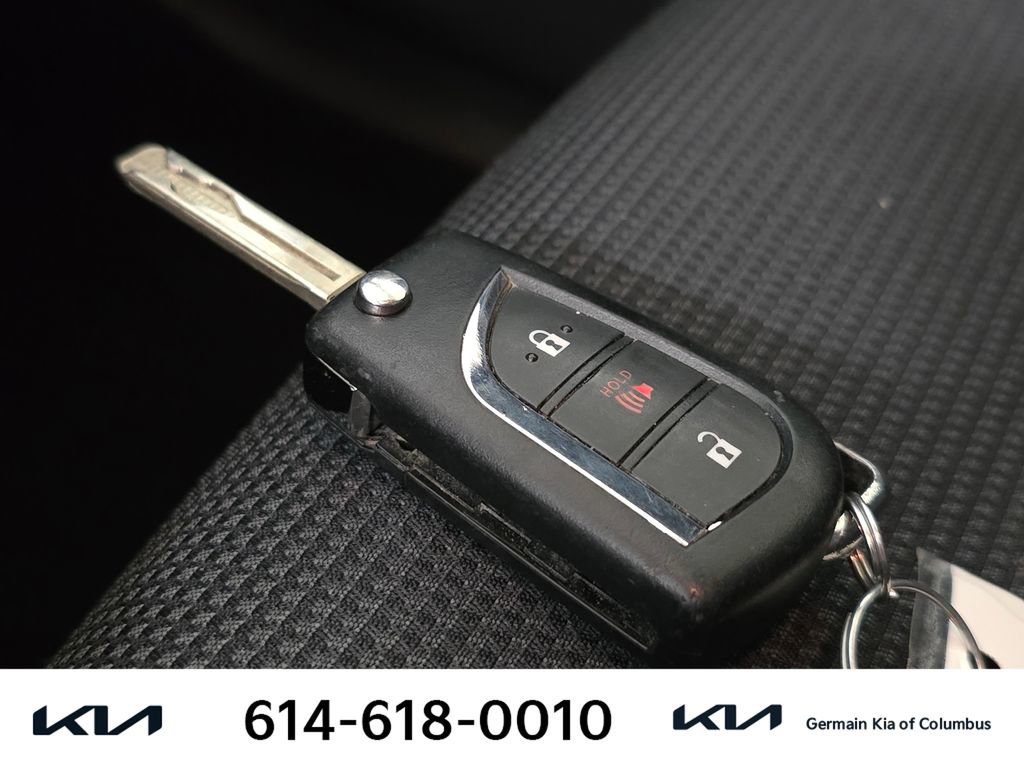 Used 2021 Toyota RAV4 LE AWD/4WD image 34