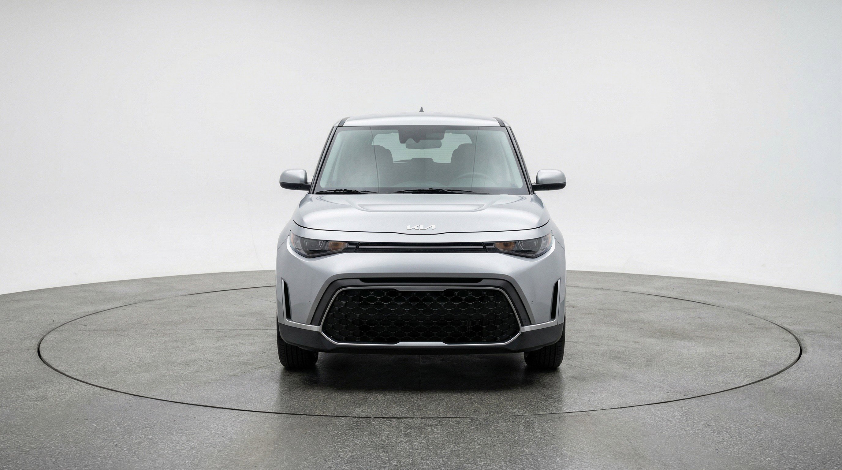 Used 2025 Kia Soul LX w/ LX Technology Package FWD image 2