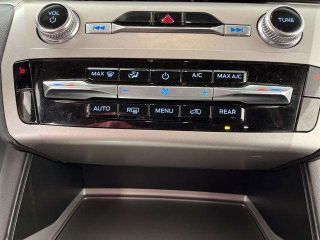 Used 2022 Ford Explorer XLT image 27