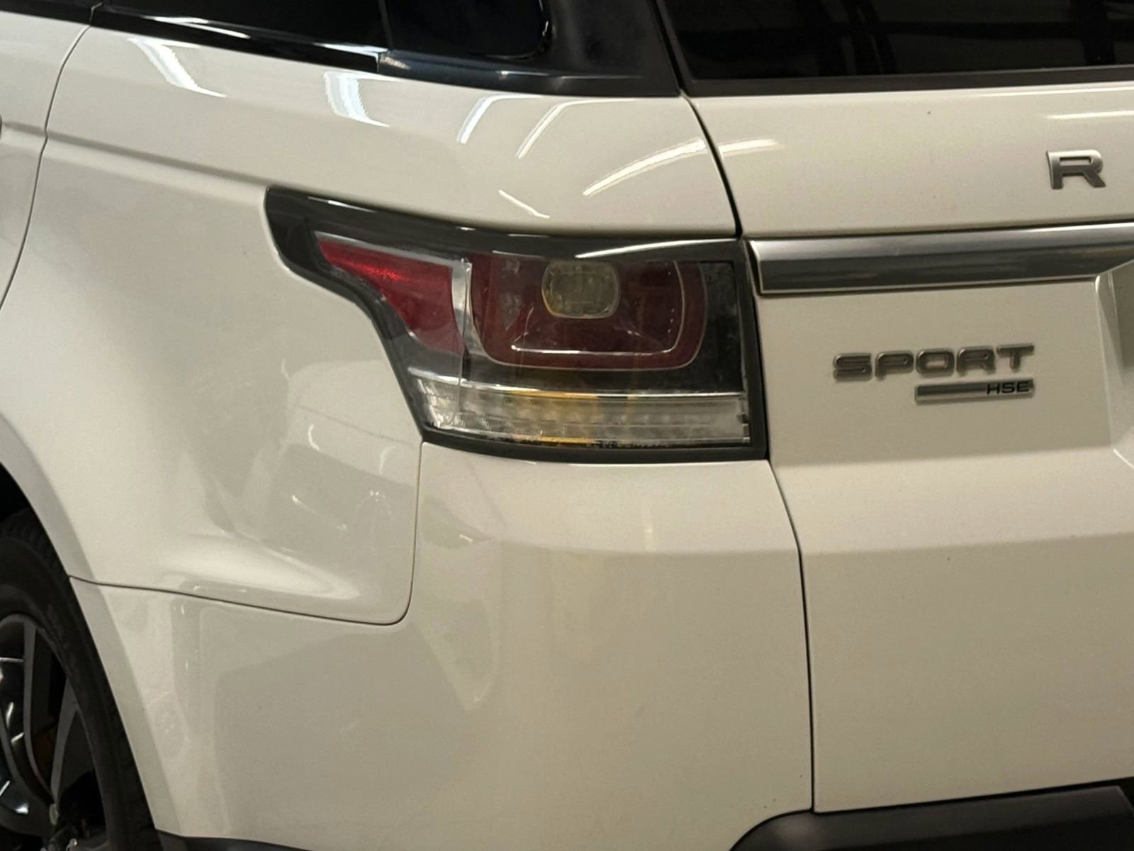 Used 2015 Land Rover Range Rover Sport HSE AWD/4WD image 12
